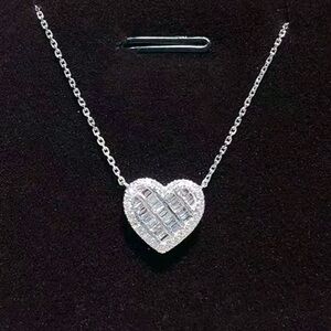 18K White Gold Heart Shaped Baguette & Round Diamond Pendant Necklace Luxury